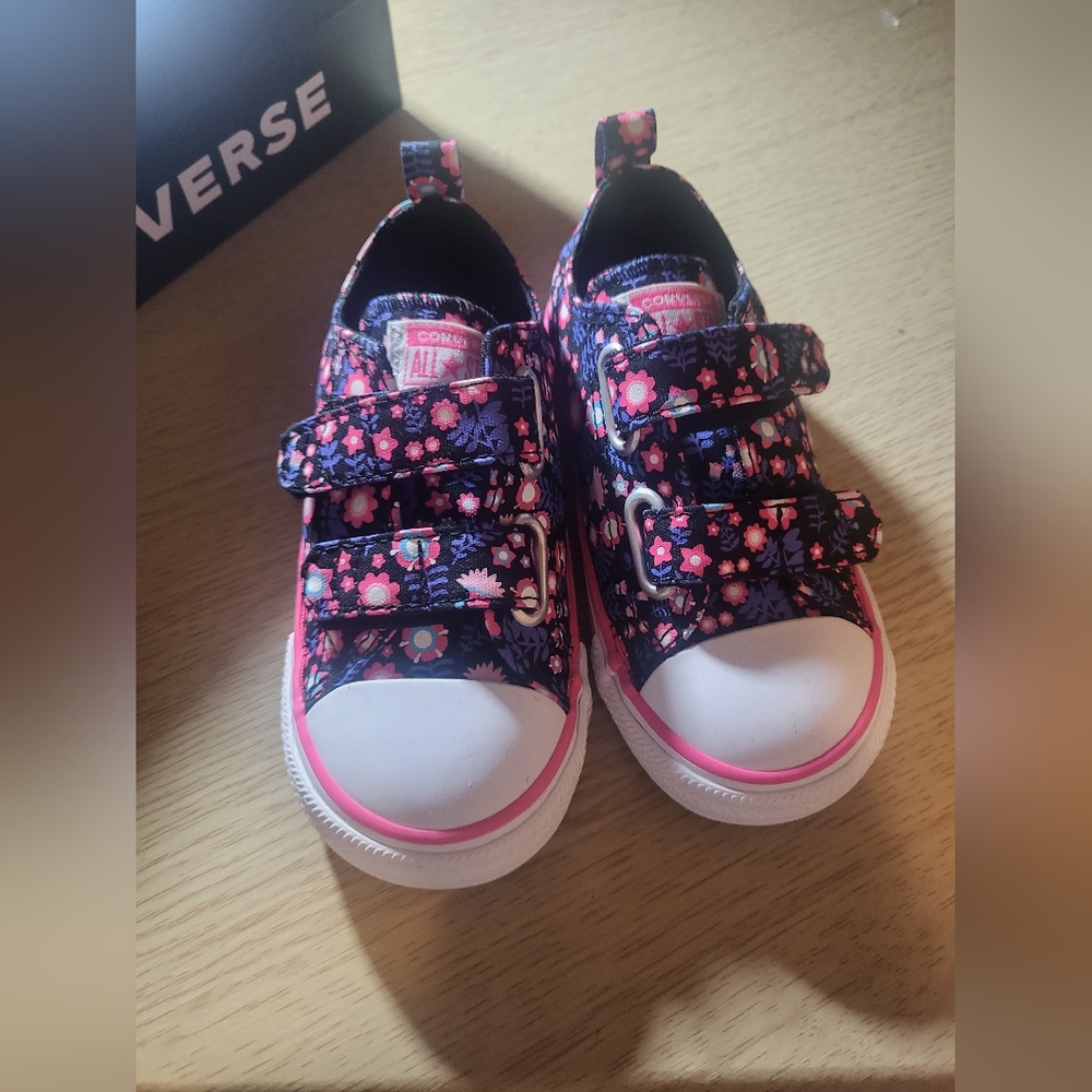 Converse BNIB girl shoes